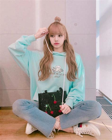 Lisa Blackpink 2020 : Blackpink S Lisa Says Sana All Trends Online : 리사 ...