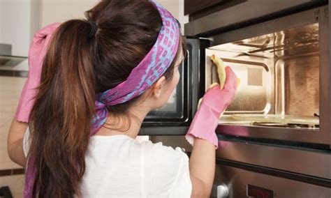 Baking soda for cleaning: How to tackle SIX kitchen cleaning jobs using baking soda | Express.co.uk