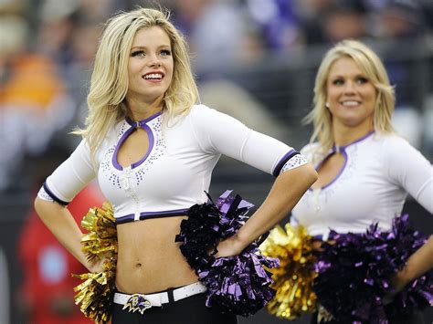 Baltimore Ravens cheerleaders. | Ravens cheerleaders, Nfl cheerleaders ...