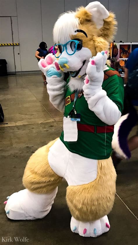 I love the glasses and claws on this suit! | Furry art, Furry costume, Furry suit