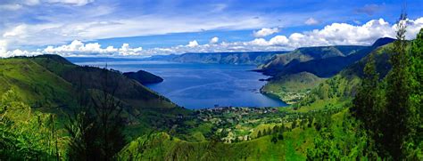 Travel Guide to Lake Toba - the largest crater lake in the world