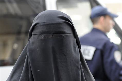 Dutch parliament votes to ban burqa in public buildings - CSMonitor.com