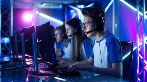 5 things to consider before pursuing a professional gaming career