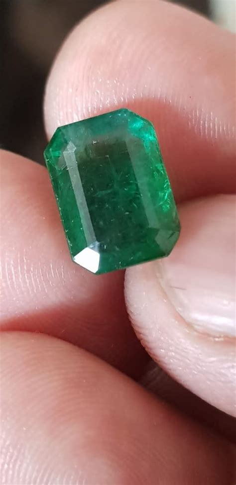 Dark Green Emerald at Rs 6500/carat in Khambhat | ID: 25541922397