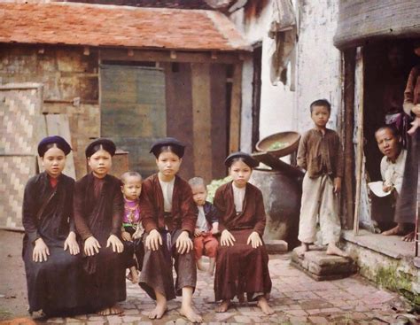 Prosperous Family in French Indochina 1915 - Photo by Léon… | Flickr