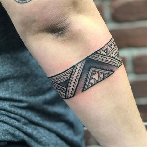 Share more than 80 hand round tattoo designs for guys super hot - in ...