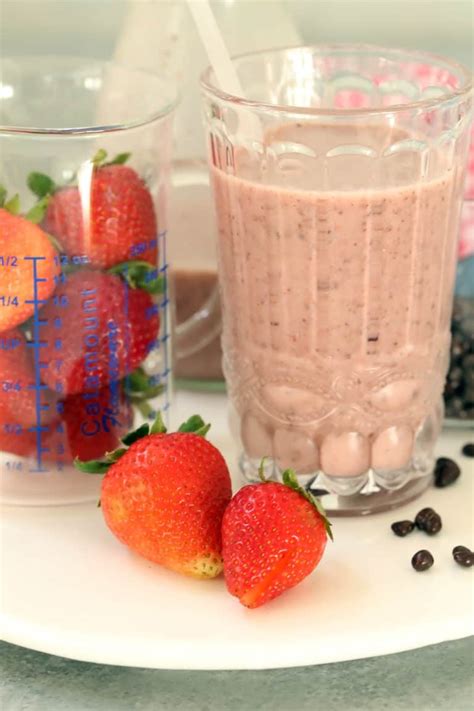 Vegan Strawberry Cacao Nibs Smoothie - The Harvest Kitchen