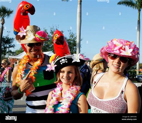 Parrotheads tailgate before a Jimmy Buffett concert in West Palm Beach, Florida Stock Photo - Alamy