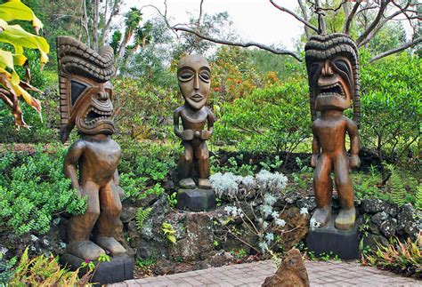 Aloha! Where To Get The Best Tiki Sculptures – Our Favorite Shops