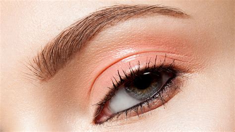 How To Pull Off Peach Makeup For The Perfect Soft Look