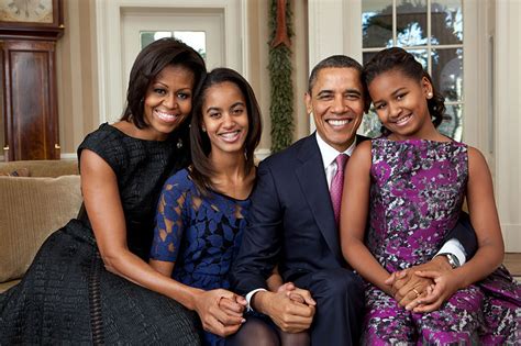 File:Barack Obama family portrait 2011.jpg - Wikipedia