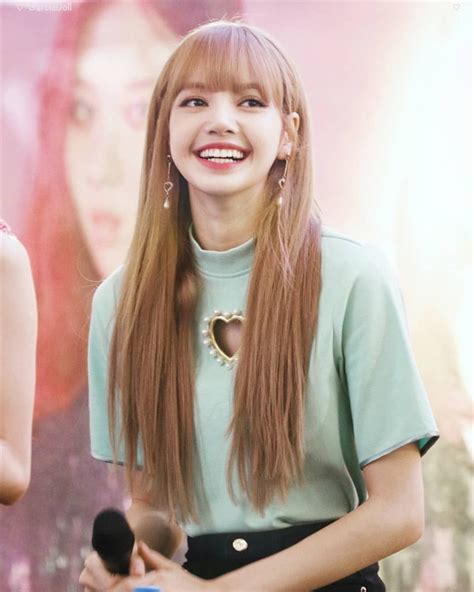 Gambar Lisa Blackpink / Lisa BLACKPINK (Dengan gambar) | Baju sehari ...