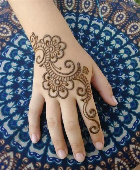 einfaches Baby Mehndi Design | Henna tattoo designs simple, Henna tattoo designs hand, Very ...