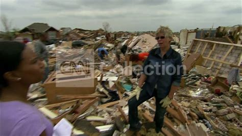 MOORE OKLAHOMA TORNADO RECOVERY - YouTube