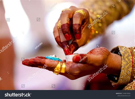 Indian Wedding Sindoor Ceremony Stock Photo 1249610920 | Shutterstock