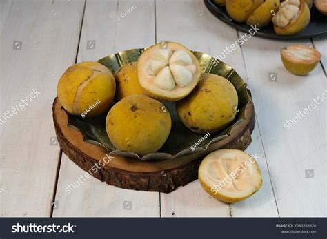 14 Buah Kecapi Images, Stock Photos & Vectors | Shutterstock