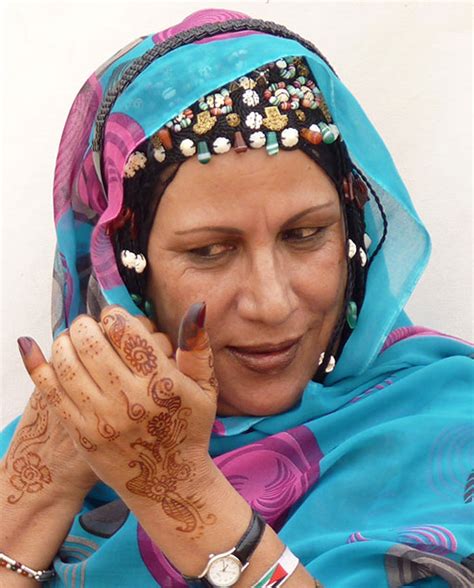 Mariem Hassan(57) 22-08-2015 Hassan was de bekendste zangeres van West-Sahara en gold als ...