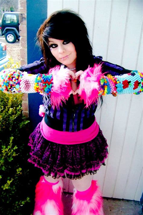 So much kandi! :O Scene Outfits, Emo Outfits, Rave Outfits, Cyberpunk ...