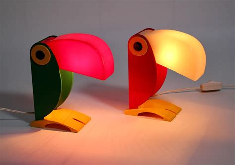 Pop Art Modern Vintage Red Green Bird Parrot Plastic Table Lamps Pair 1980 Italy For Sale at 1stDibs