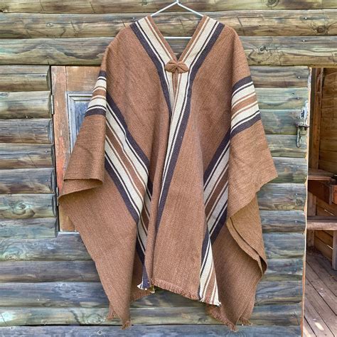 Poncho estilo Chileno Color Vicuña con diseño en tonos Café. – Creado ...