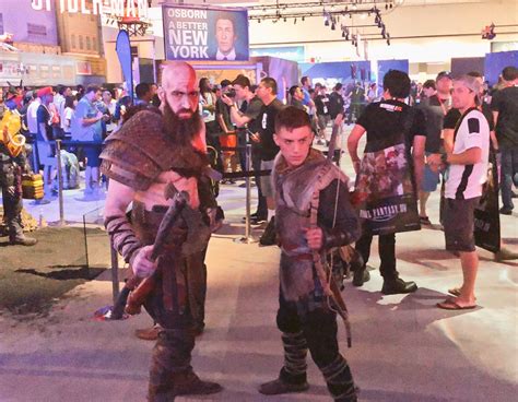 Collider Video på Twitter: "Kratos and Atreus Cosplay here at #E3! #sonyE3 #GodofWar #ColliderE3…