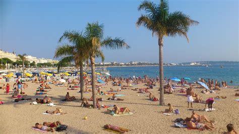 Macé: One of Cannes' splendid public beaches. More here: www.riviera-beaches.com/Cannes/Mace ...