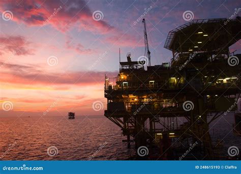 Oil Rig in the South China Sea Stock Image - Image of power, operation ...