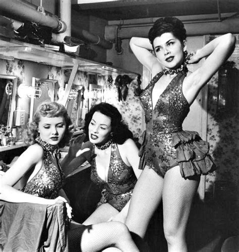 Las Vegas Showgirls backstage at a nightclub... (c.1950s) : r/TheWayWeWere