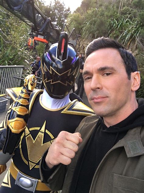 Power Rangers: 25th Anniversary Set Photos Spotlight Black Dino Tommy ...