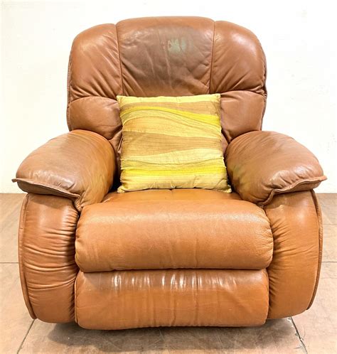 Lot - La-Z-Boy Traditional Style Leather Recliner