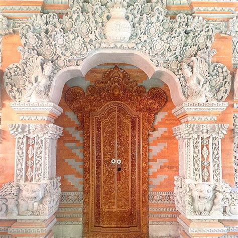 One of the guest rooms at the beautiful Narasoma Homestay, Ubud, Bali, Indonesia. Cool Doors ...