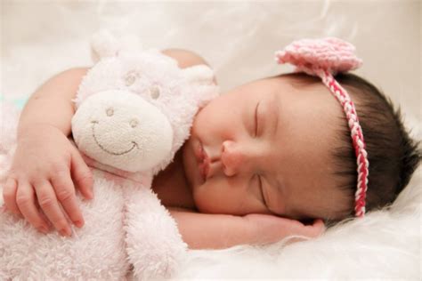 Quel cadeau de naissance fille choisir ? | Le Petit Pousse