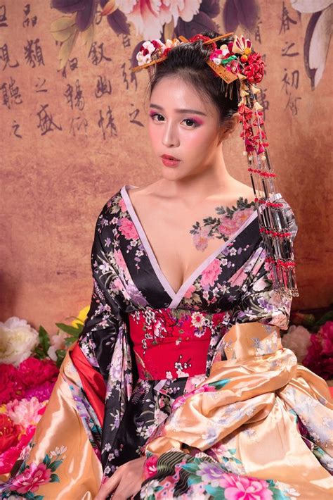 lutfifurniture.com IG @lutfifurniturejepara Oriental Dress, Oriental Fashion, Asian Fashion ...
