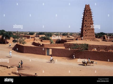 Agadez, Niger. Mosque of Agadez Stock Photo - Alamy