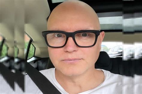 Músico do Blink-182 fala de tratamento contra o câncer