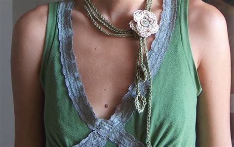 creativeyarn: The White Flower Necklace