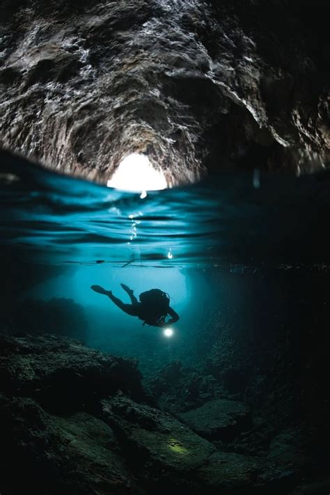 Underwater cave exploration : pics