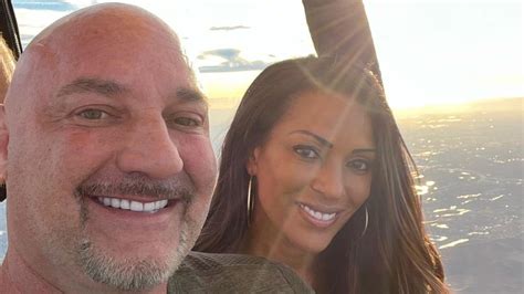 Look NFL insider Jay Glazer and girlfried Rosie Tenison go viral with steamy vacation pictures ...