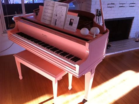 THAT PINK PIANO! – GLOBAL GRAPHICA