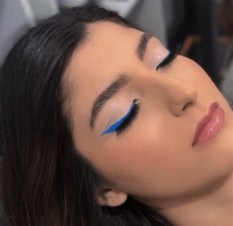 Best Blue Eyeliner Looks - 10 Ways To Try Them - MyGlamm