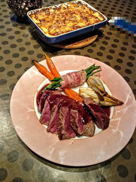 [Homemade] Venison with red-winesauce, roasted veggies and gratin dauphinois : food