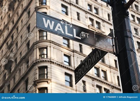 Wall Street sign editorial stock image. Image of landmark - 17960889