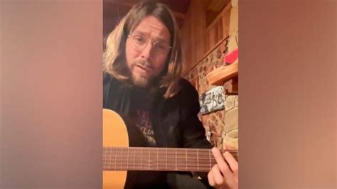 Willie Nelson’s Son, Lukas, Shares Tender Performance Of “White Christmas”