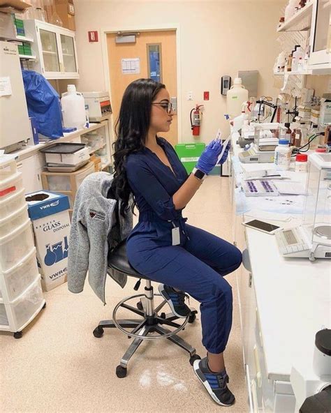 𝐩𝐢𝐧𝐭𝐞𝐫𝐞𝐬𝐭: 𝐞𝐳𝐳𝐲𝐩𝐨𝐬𝐭𝐞𝐝𝐭𝐡𝐚𝐭🦚! | Beautiful nurse, Nurse outfit scrubs ...