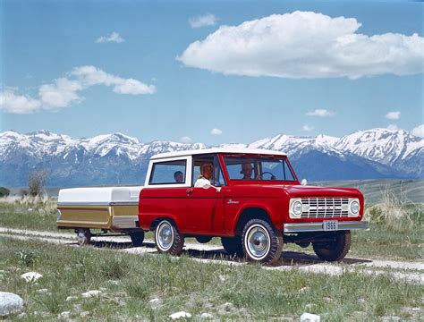 Download Vehicle Ford Bronco HD Wallpaper