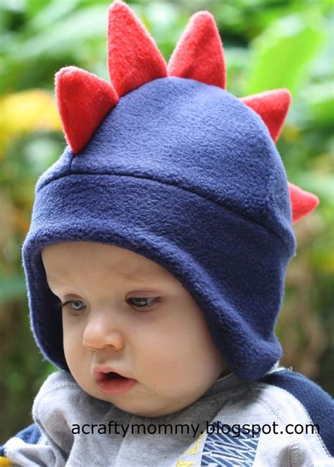 Tutorial: Dino hat Fleece Hat Pattern, Hat Patterns To Sew, Baby Sewing Patterns, Kids Hats ...