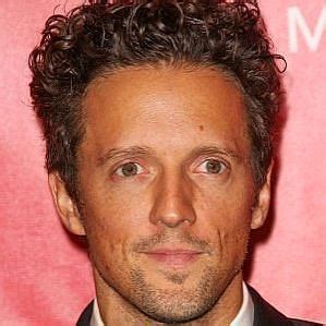 Jason Mraz Girlfriend 2024: Dating History & Exes - CelebsCouples