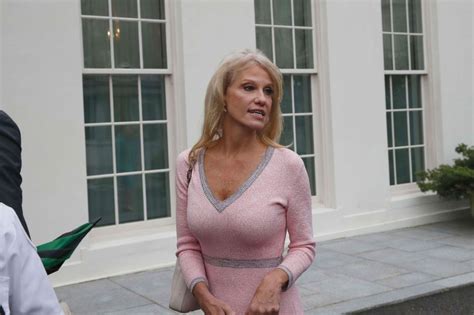 Kellyanne Conway, proche conseillère de Trump, révèle avoir été victime ...