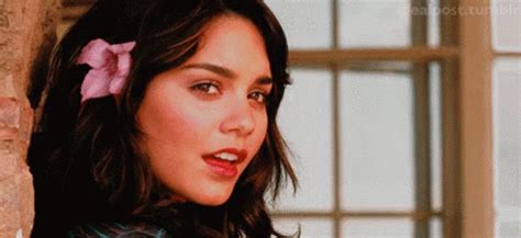 Vanessa Hudgens GIF - Vanessa Hudgens - Discover & Share GIFs