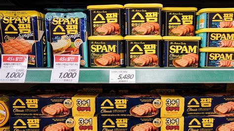 Foreigners Try Korean Canned Food | 10 Magazine Korea